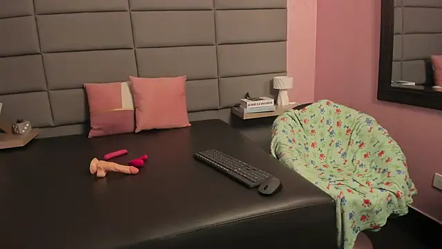 DoveMullerr's cam snapshot