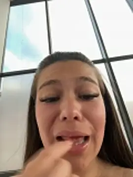 Alyshanon18 live sex cam