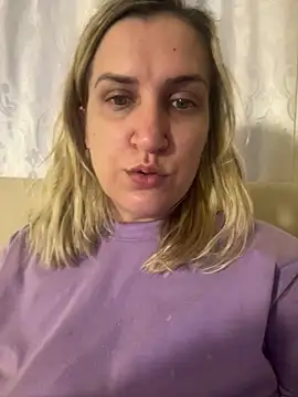 Bia_sexynovaes live sex cam