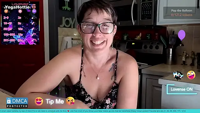 YogaHottie76's cam snapshot