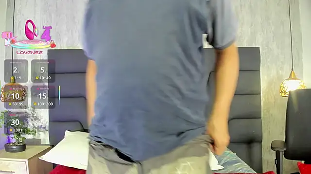 Spencer_LunaBigtits's cam snapshot