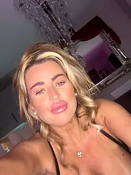 Carmel_Louise's cam snapshot