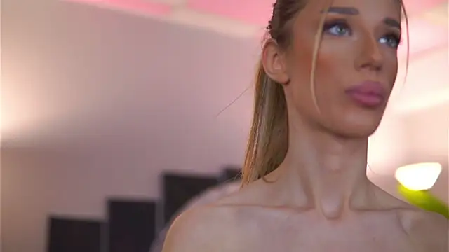 EllieRedd's cam snapshot