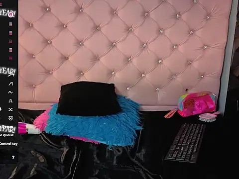 LucyLunas live sex cam