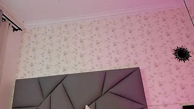 Emaanova's cam snapshot