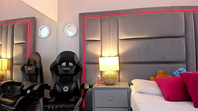 GabyMoreau's cam snapshot