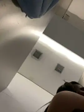 Alyshanon18's cam snapshot