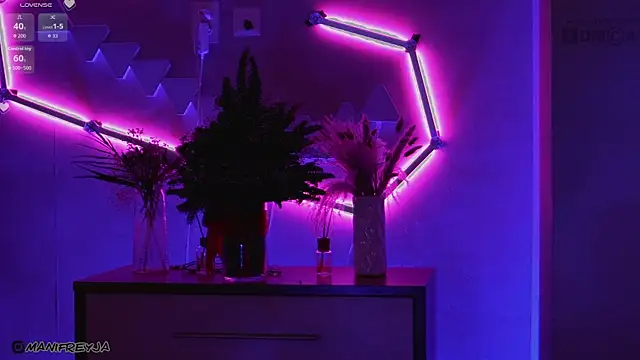 ManiFreyja's cam snapshot