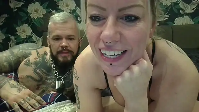 trans_man_and_his_dom's cam snapshot