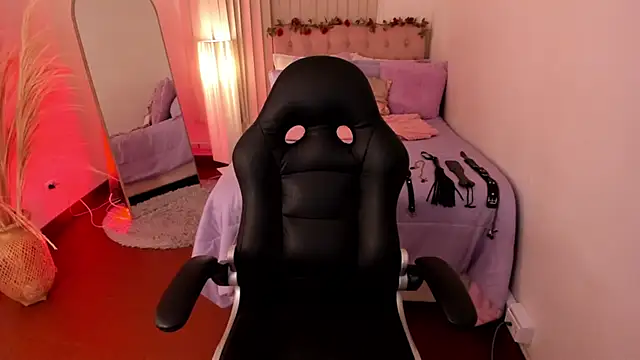 Lucie_Harper's cam snapshot