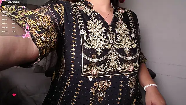 heluejamil's cam snapshot