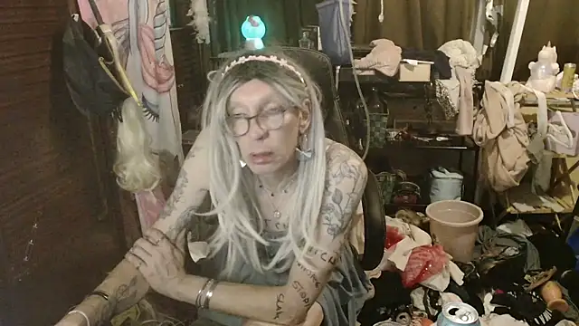 Ombeline1 live sex cam