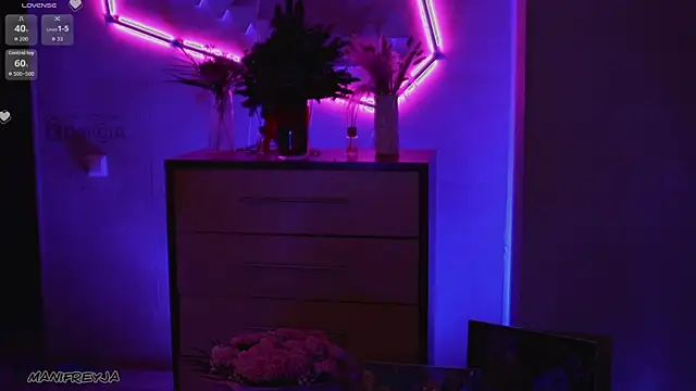 ManiFreyja live sex cam
