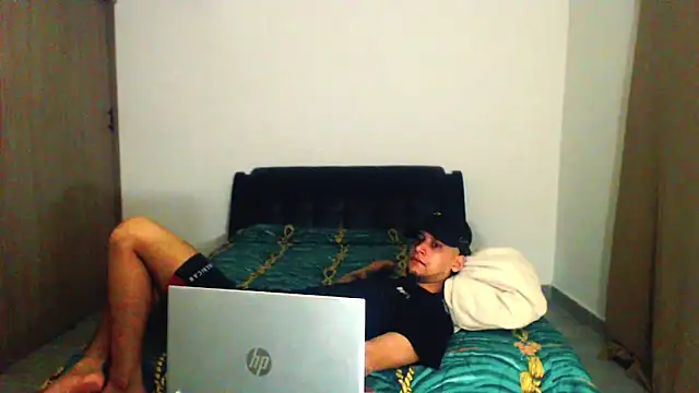 bladetrinityn's cam snapshot