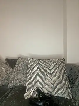 BootyQueenApril's cam snapshot