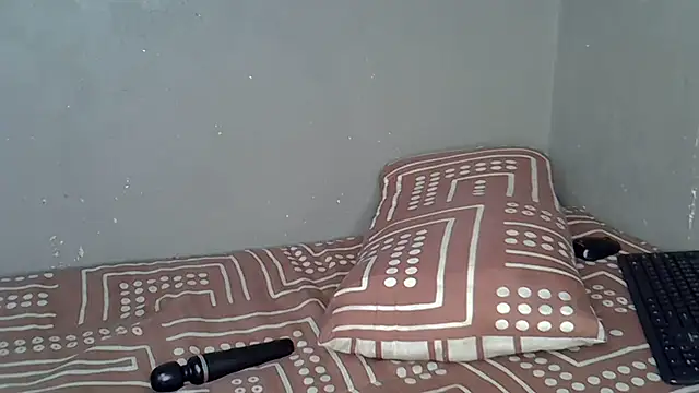 Bellabootie's cam snapshot