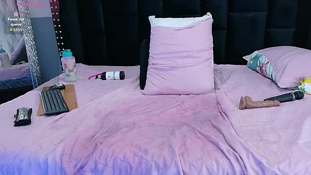 mamaneedsfun's cam snapshot