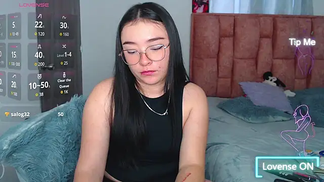 nahia__2's cam snapshot