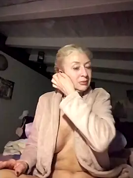 divinaerotica's cam snapshot