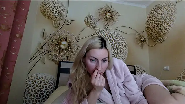 Yourrealgirl's cam snapshot