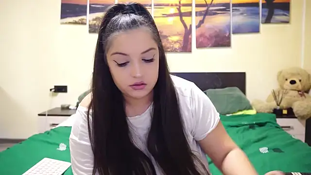 adelline's cam snapshot