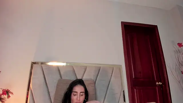 Nina_Cavaali's cam snapshot