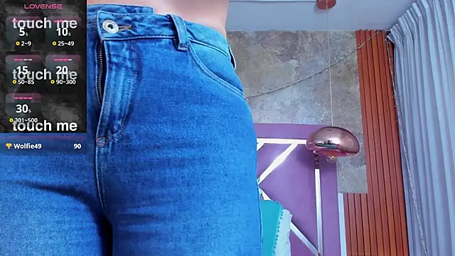 EmilyyRed's cam snapshot