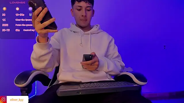 oliver_kyy's cam snapshot