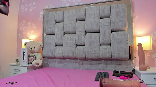 Wonderkloe_'s cam snapshot