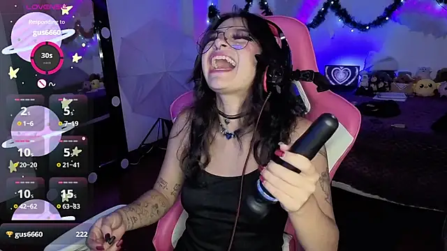 larah_uwu's cam snapshot