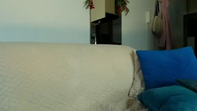 Robyn_Miller's cam snapshot