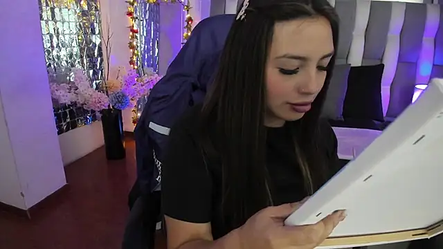 Adaara_Rey's cam snapshot