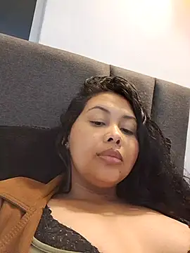 Alessandraa-'s cam snapshot