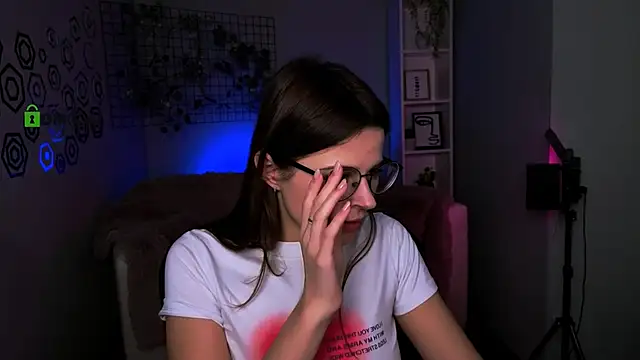 berry_alma's cam snapshot