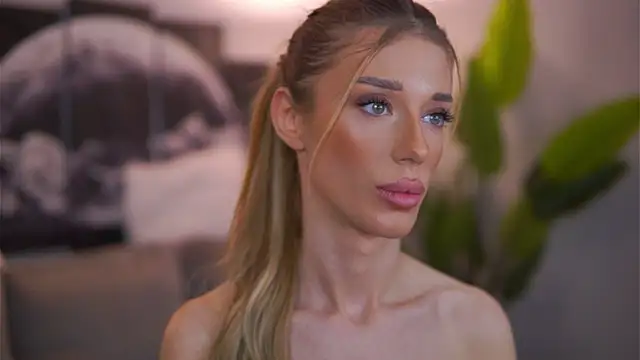 EllieRedd's cam snapshot