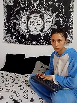 abby_n_emily's cam snapshot