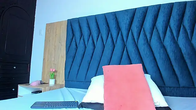 kittyy_milk_001's cam snapshot