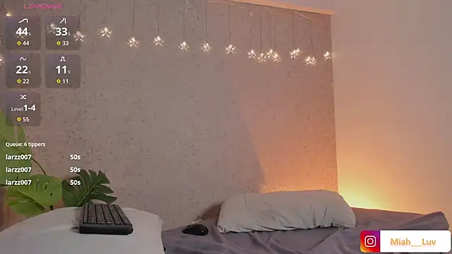 miah_luv's cam snapshot