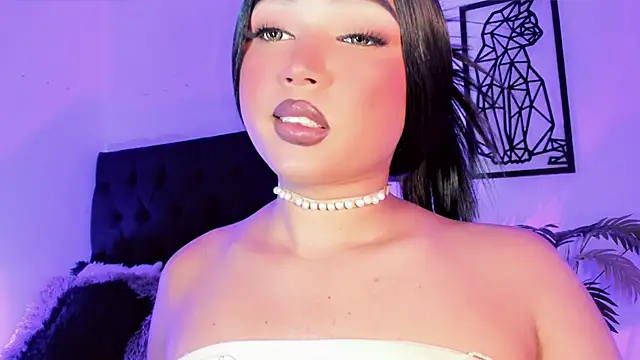 Zz_hornysTS_ live sex cam