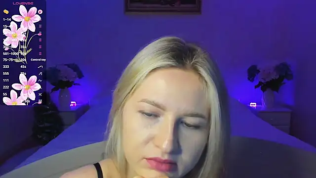 Julie_Blaze's cam snapshot