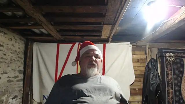 Newfiesausage1972's cam snapshot