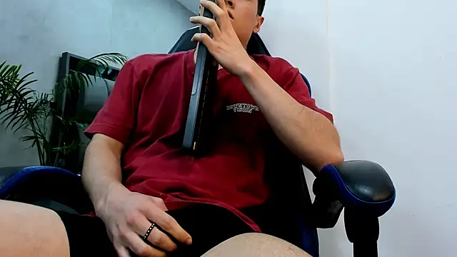 roan_birkin's cam snapshot