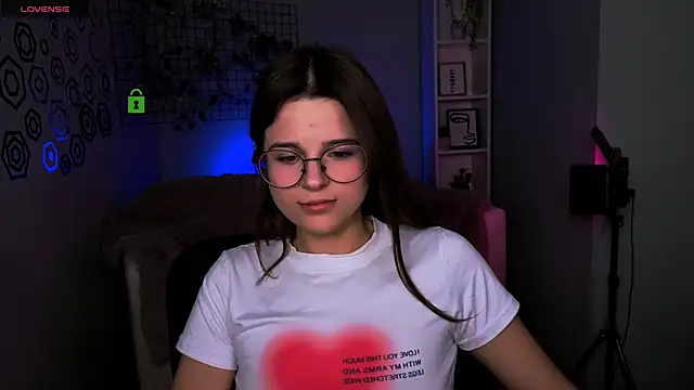 berry_alma's cam snapshot