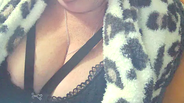 Playful_MILF_Demi's cam snapshot