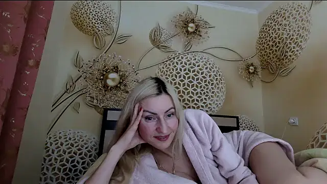 Yourrealgirl's cam snapshot