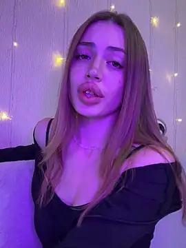 Elizabeth_Tay's cam snapshot