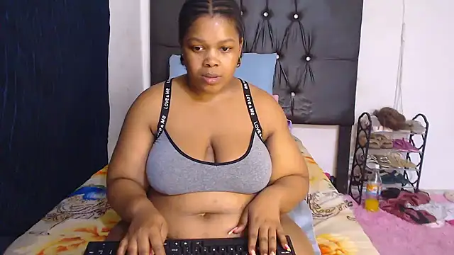 BigbootyNickyx live sex cam