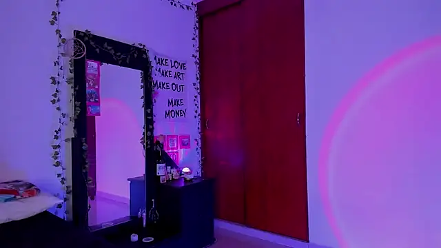 little_kayla_'s cam snapshot