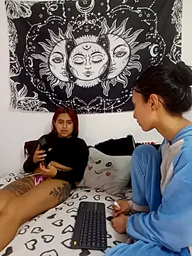 abby_n_emily's cam snapshot