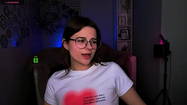 berry_alma's cam snapshot